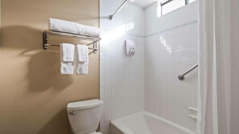 Rancho San Diego Inn & Suites เอลคาฮอน ภายนอก รูปภาพ